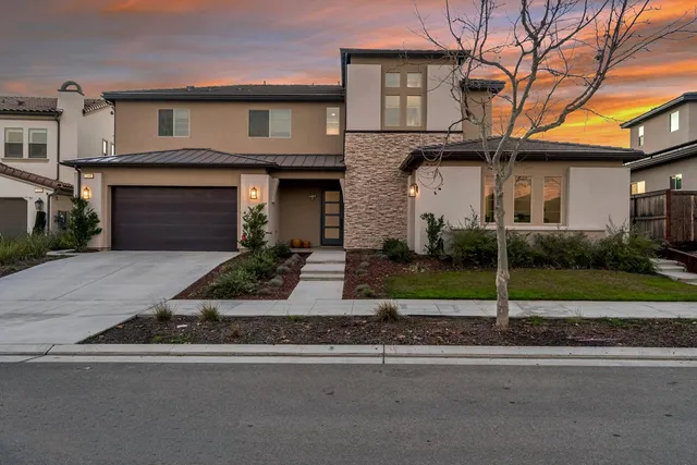 $885,000 | 1048 Treasure Hills Drive, Madera, CA 93636