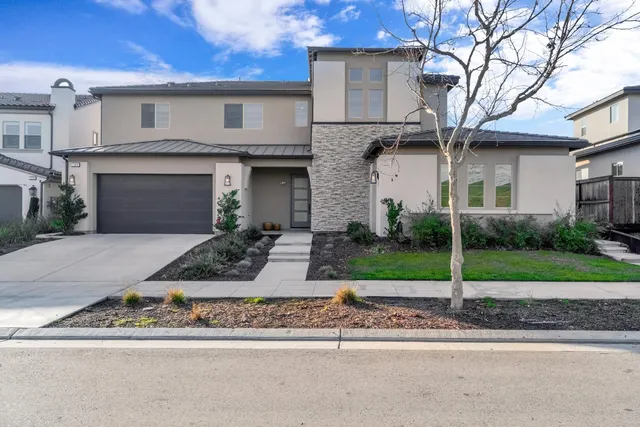 $885,000 | 1048 Treasure Hills Drive, Madera, CA 93636