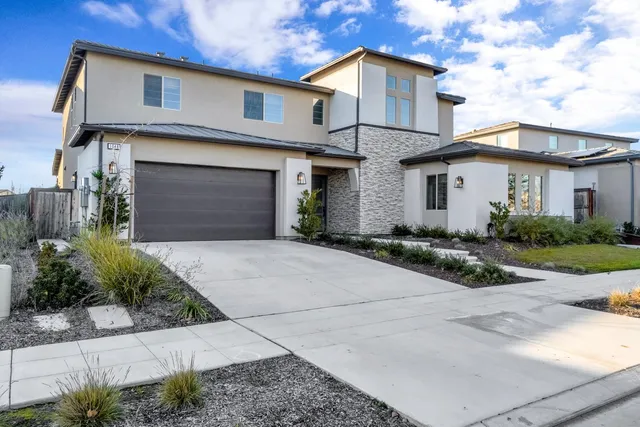 $885,000 | 1048 Treasure Hills Drive, Madera, CA 93636