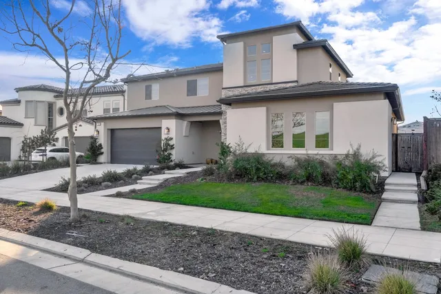 $885,000 | 1048 Treasure Hills Drive, Madera, CA 93636