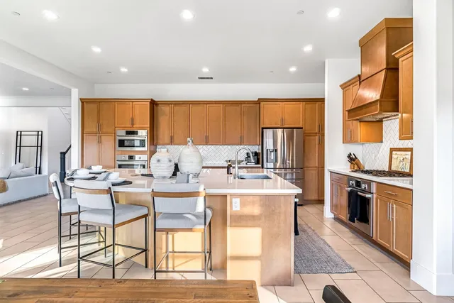 $885,000 | 1048 Treasure Hills Drive, Madera, CA 93636