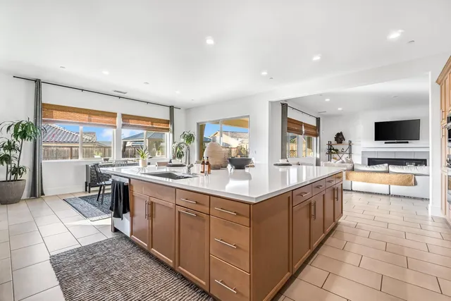 $885,000 | 1048 Treasure Hills Drive, Madera, CA 93636