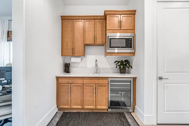 $885,000 | 1048 Treasure Hills Drive, Madera, CA 93636