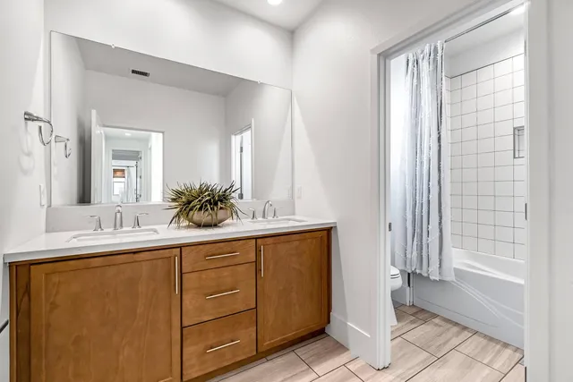 $885,000 | 1048 Treasure Hills Drive, Madera, CA 93636