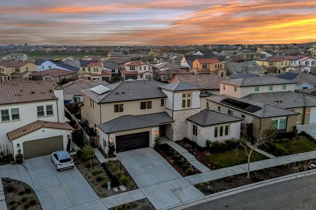 $885,000 | 1048 Treasure Hills Drive, Madera, CA 93636