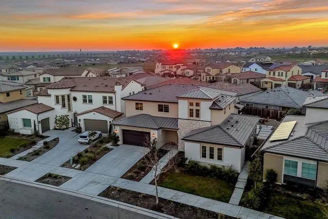 $885,000 | 1048 Treasure Hills Drive, Madera, CA 93636