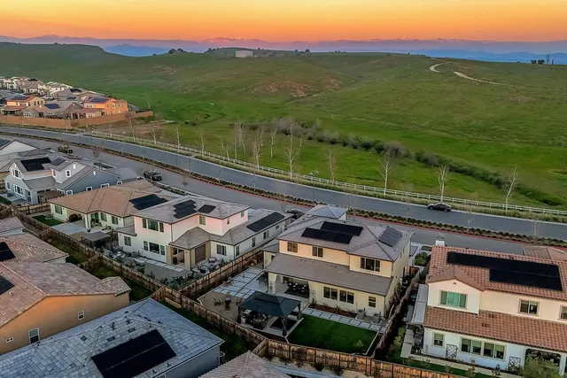 $885,000 | 1048 Treasure Hills Drive, Madera, CA 93636