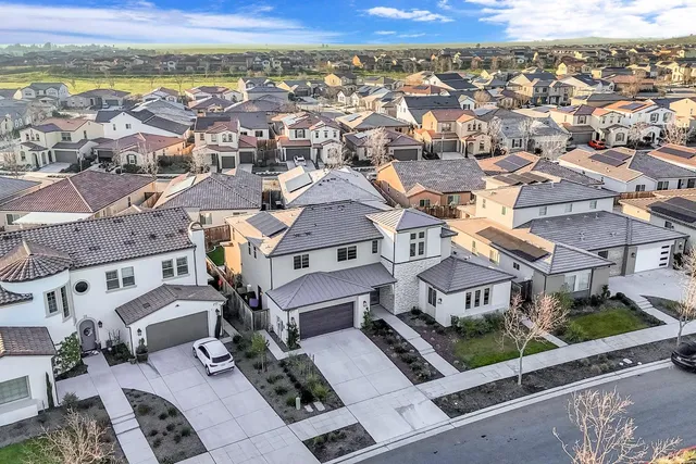 $885,000 | 1048 Treasure Hills Drive, Madera, CA 93636