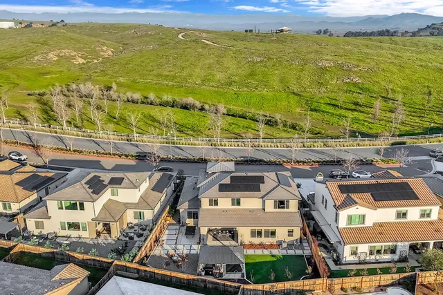 $885,000 | 1048 Treasure Hills Drive, Madera, CA 93636