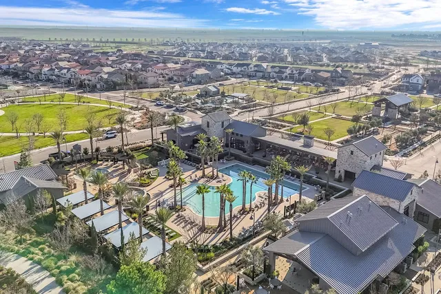 $885,000 | 1048 Treasure Hills Drive, Madera, CA 93636