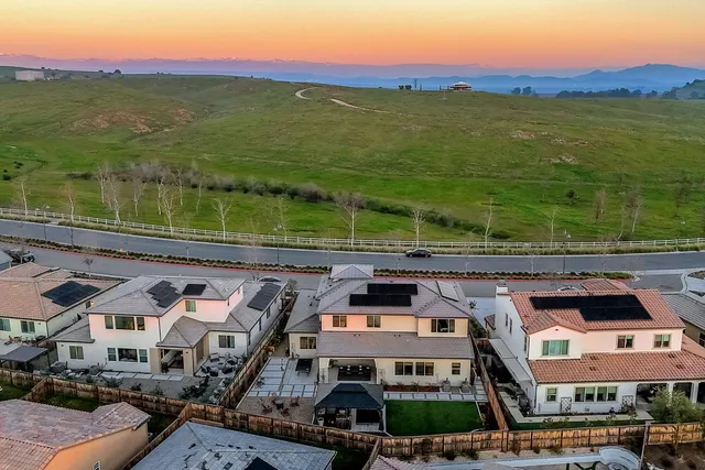 $885,000 | 1048 Treasure Hills Drive, Madera, CA 93636