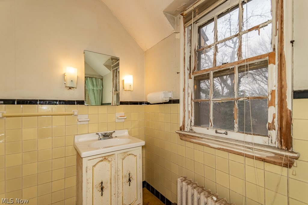 3407 Thorne Road Cleveland Heights, OH 44112 - Photo 19 of 24