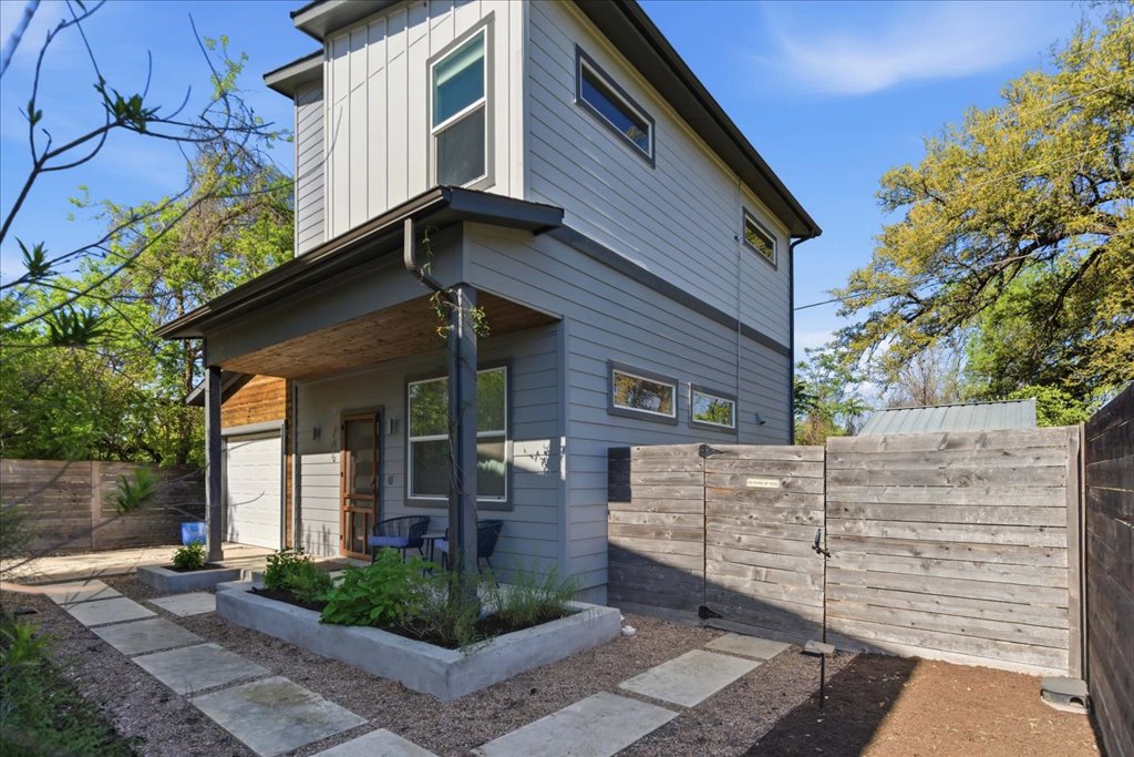 706 Short Kemp Street, Unit 2 Austin, TX 78741 - Photo 3 of 36