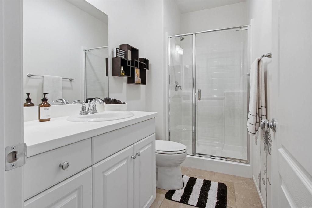 35647 Garrano Lane Fallbrook, CA 92028 - Photo 29 of 67 Guest Bath-Main Floor