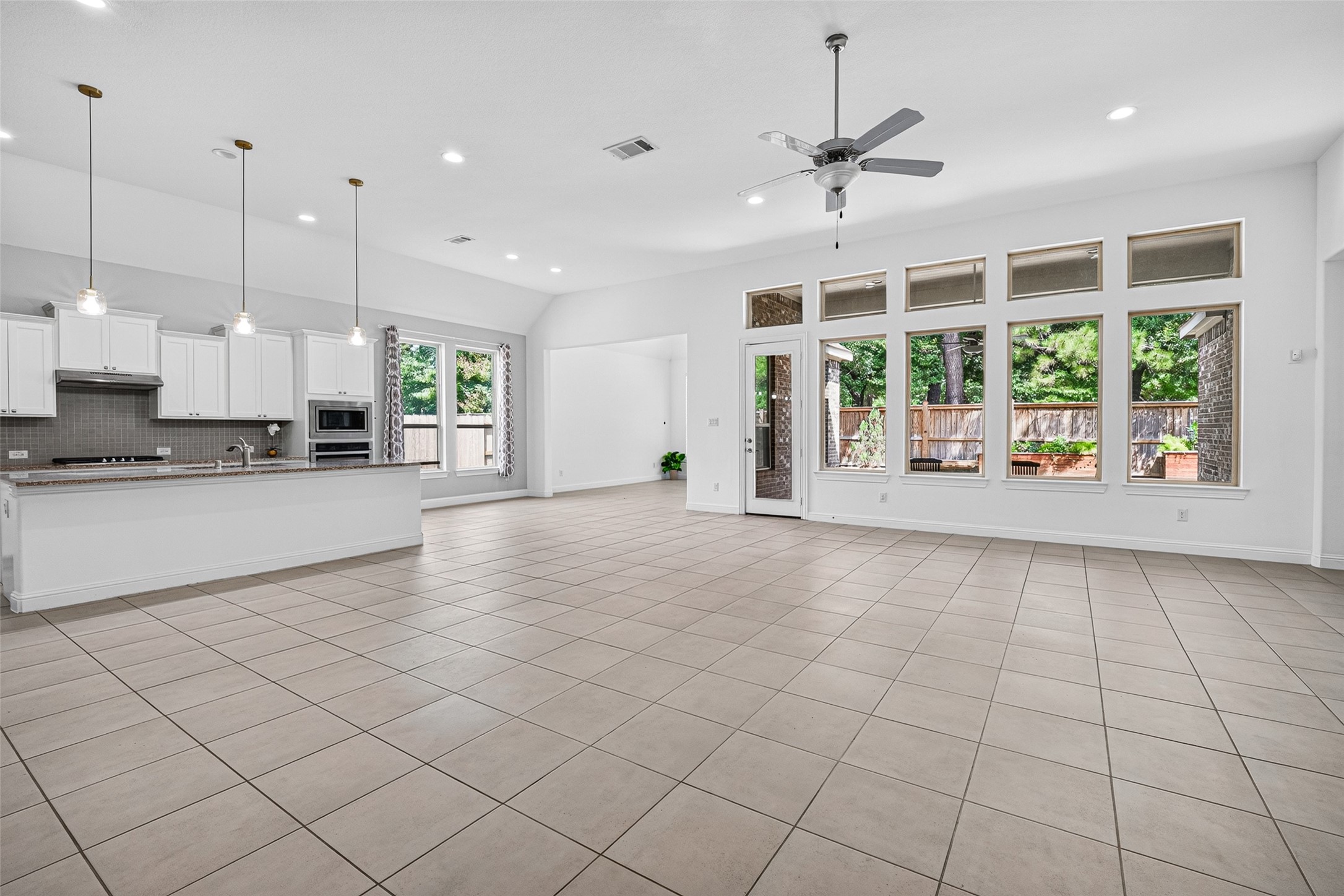 13326 Lake Chesdin Road Houston, TX 77044 - Photo 8 of 47 Gallery Image 8
