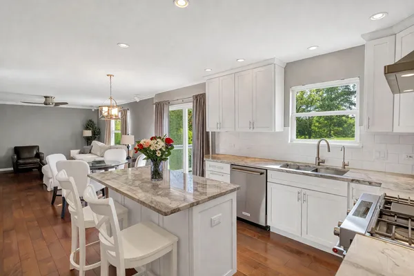 $450,000 | 176 Woodland Park Circle, Gilberts, IL 60136