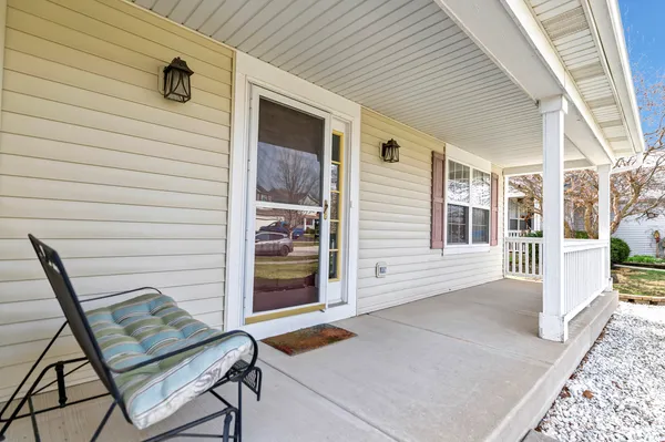 $450,000 | 176 Woodland Park Circle, Gilberts, IL 60136