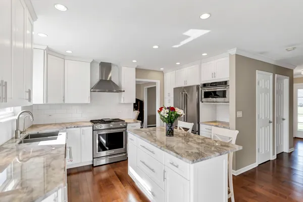 $450,000 | 176 Woodland Park Circle, Gilberts, IL 60136