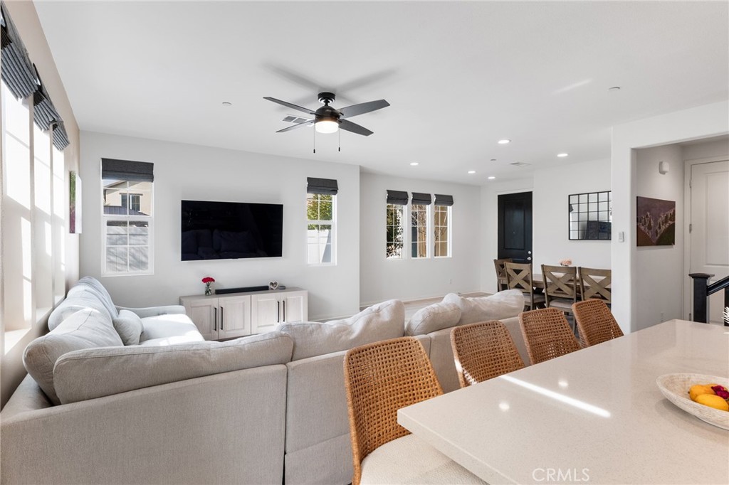 358 Hydrangea Street Fillmore, CA 93015 - Photo 12 of 63