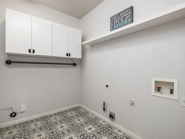 a view of utility room