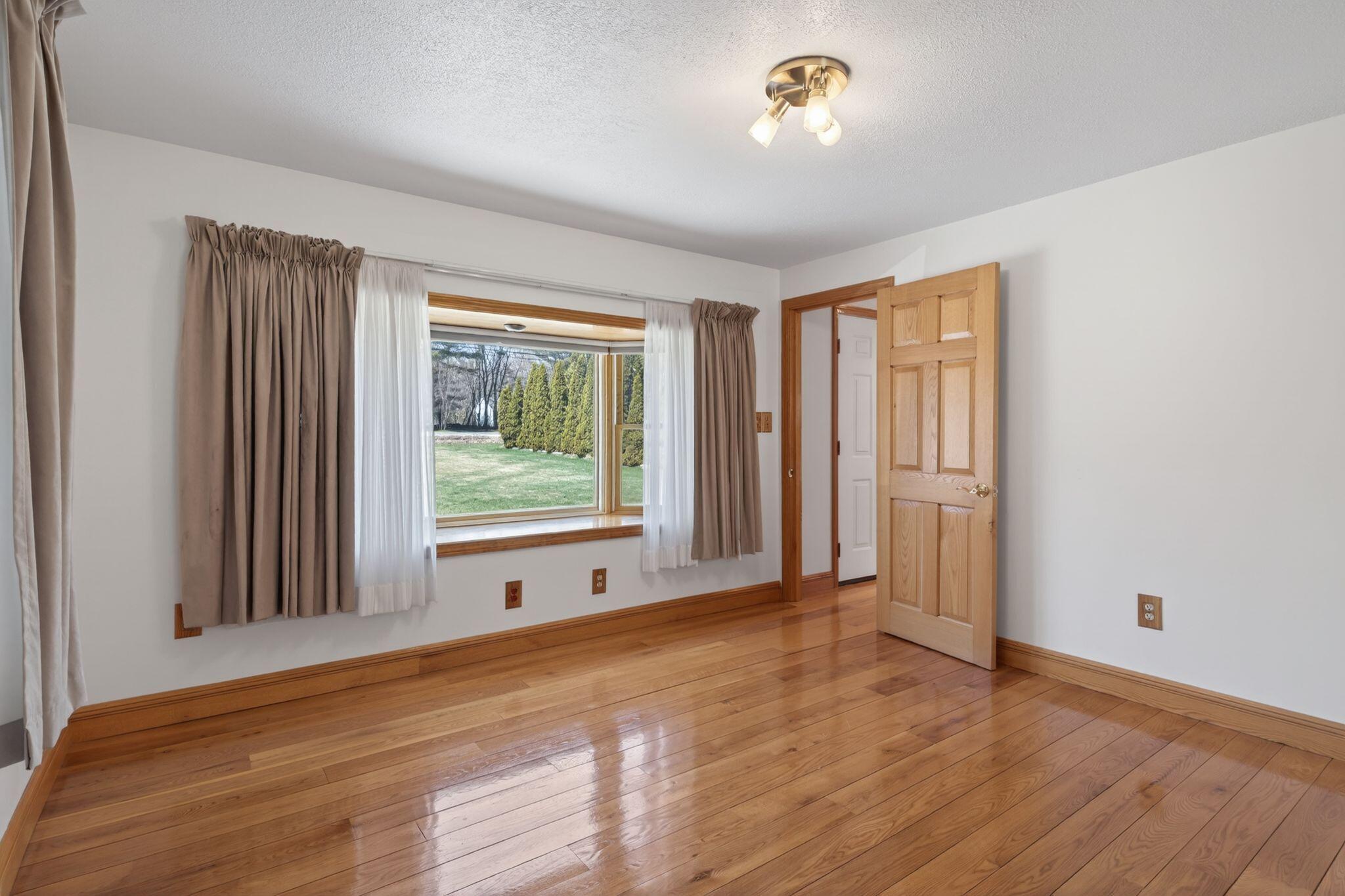 281 Portland Road Gray, ME 04039 - Photo 11 of 36 281_Portland_Rd_062