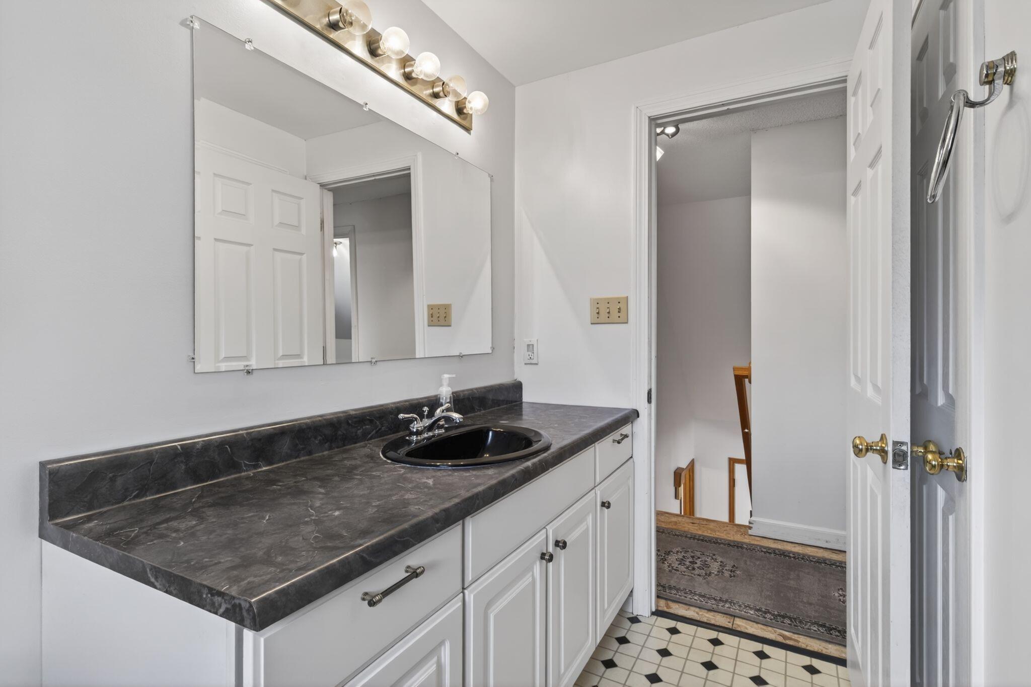 281 Portland Road Gray, ME 04039 - Photo 15 of 36 281_Portland_Rd_073