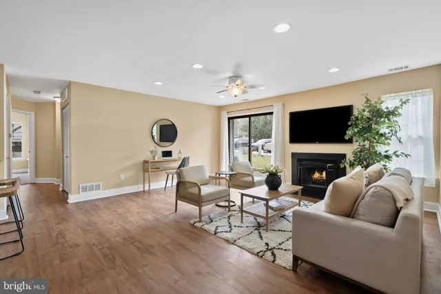 $230,000 | 431 Durham Court, Mantua, NJ 08051