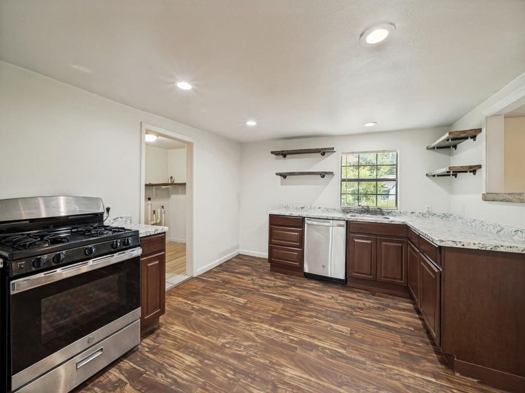 541 Denison Street Gainesville, TX 76240 - Photo 9 of 24 Gallery Image 9