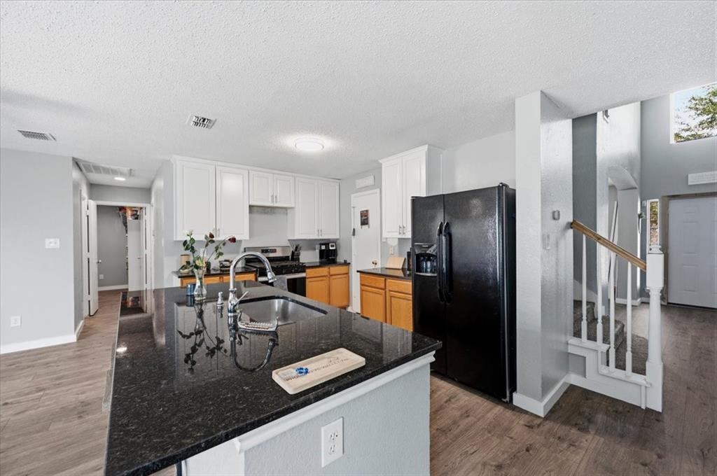 2423 Ranchview Drive Grand Prairie, TX 75052 - Photo 8 of 28 Gallery Image 8