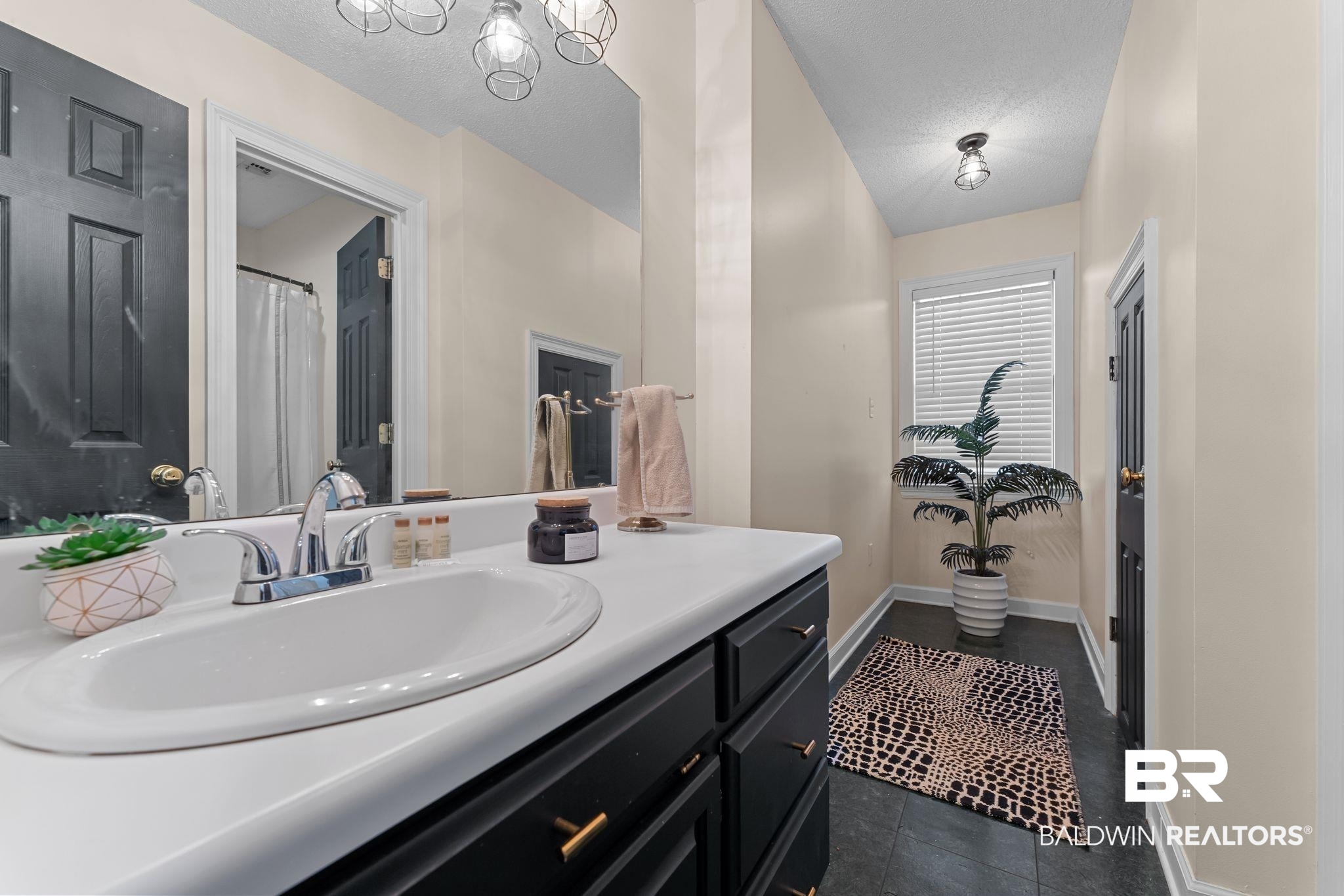 124 South Main Street Monroeville, AL 36460 - Photo 54 of 56 upstairs bathroom
