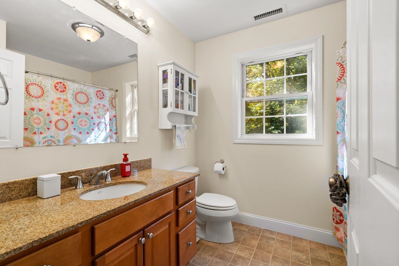 101 Island Pond Road Derry, NH 03038 - Photo 17 of 40