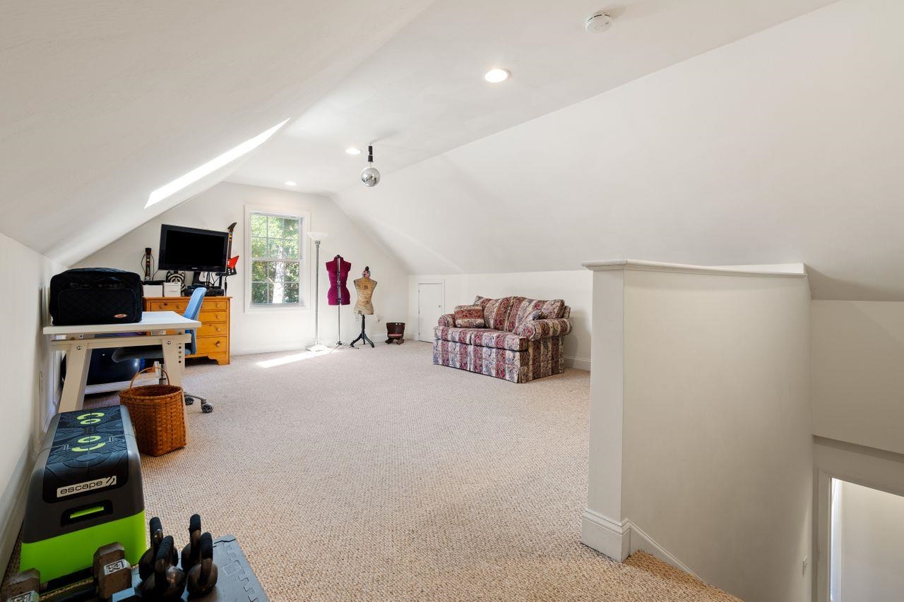 101 Island Pond Road Derry, NH 03038 - Photo 19 of 40