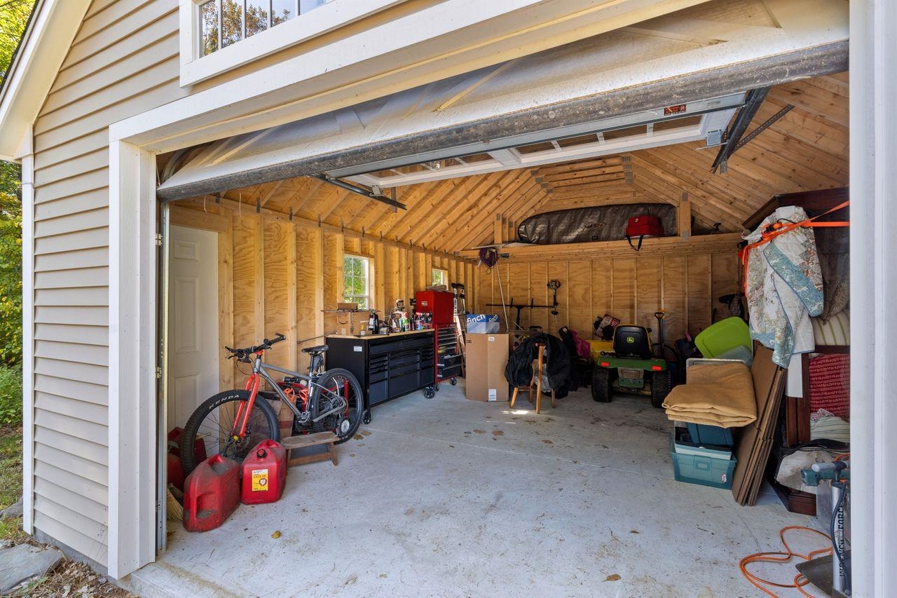 101 Island Pond Road Derry, NH 03038 - Photo 26 of 40