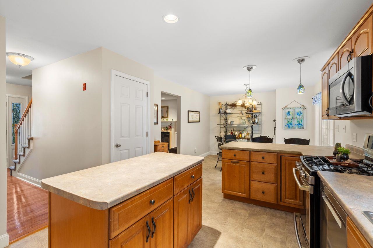 101 Island Pond Road Derry, NH 03038 - Photo 36 of 40