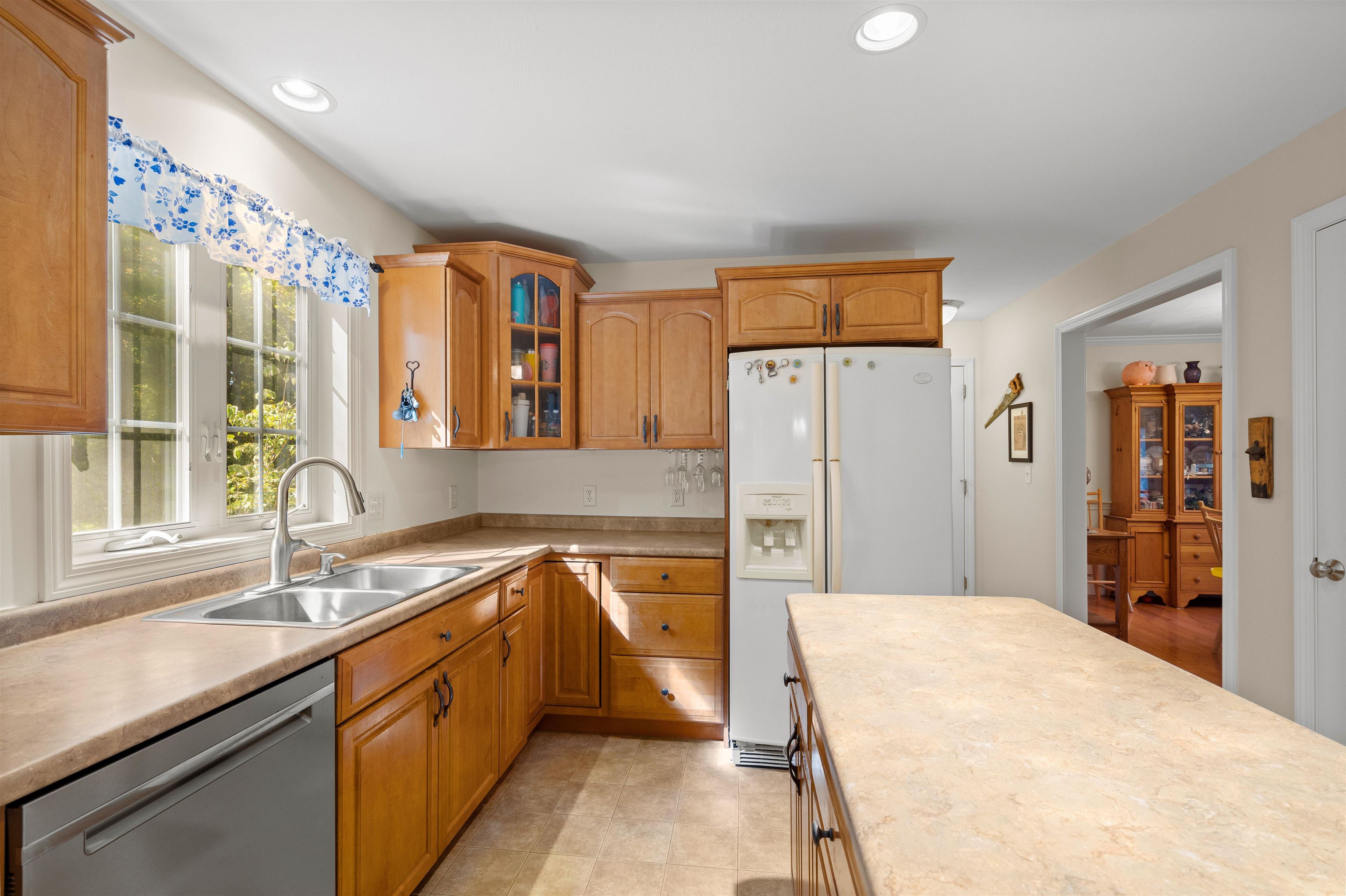 101 Island Pond Road Derry, NH 03038 - Photo 37 of 40