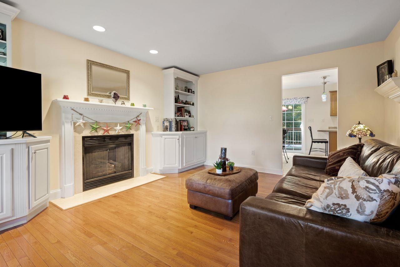 101 Island Pond Road Derry, NH 03038 - Photo 5 of 40