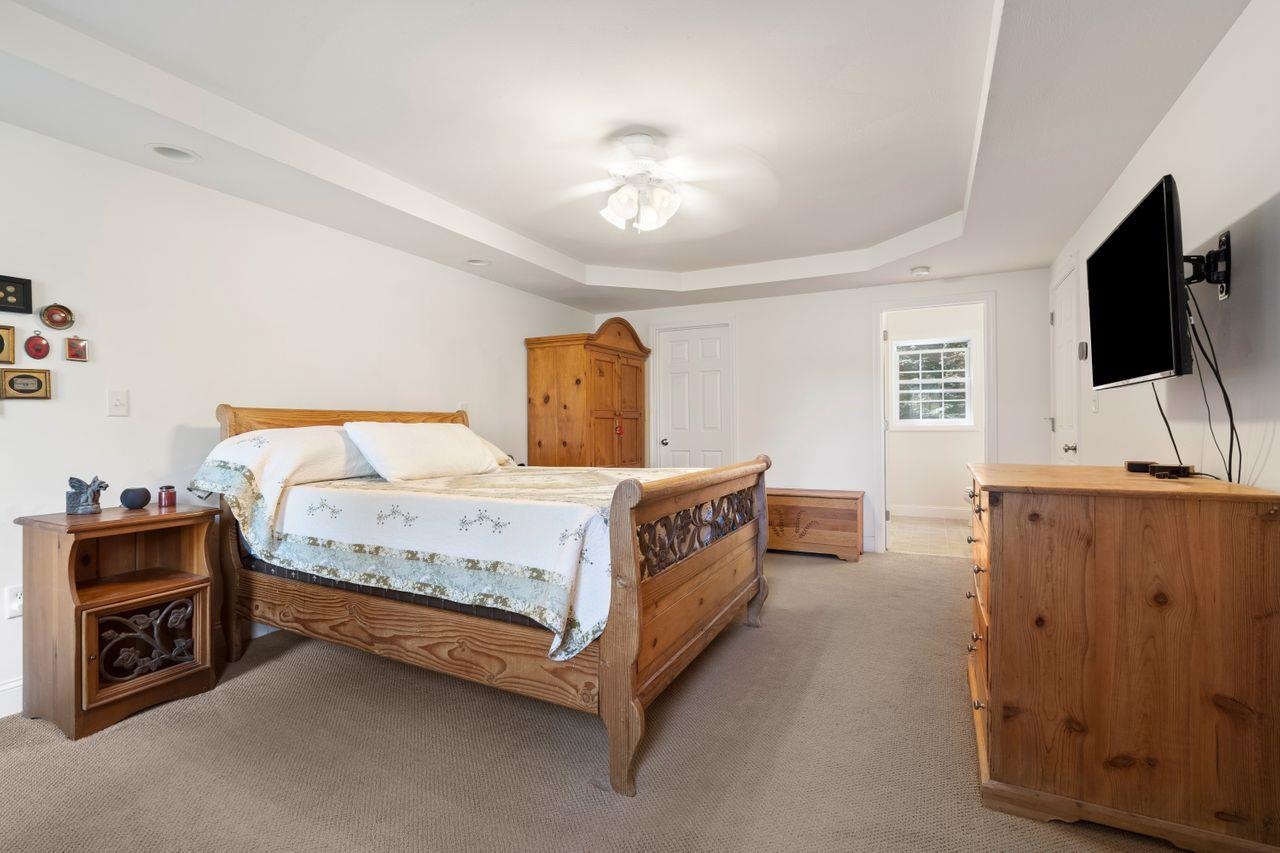 101 Island Pond Road Derry, NH 03038 - Photo 10 of 40