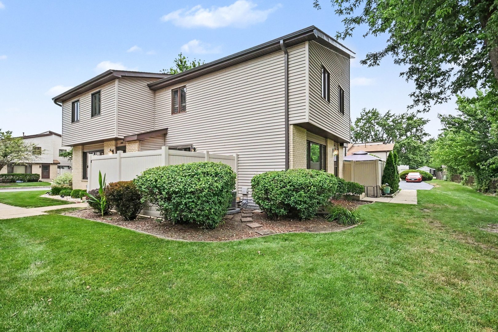 246 East Woodlawn Road New Lenox, IL 60451 - Photo 3 of 29
