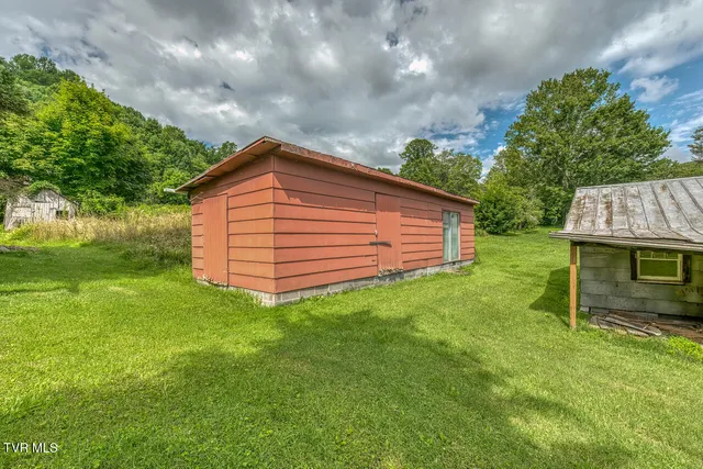 $325,000 | 427 Cove Creek Road, Roan Mountain, TN 37687