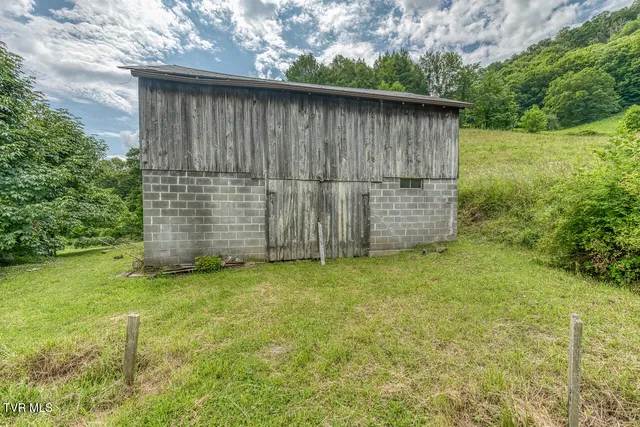 $325,000 | 427 Cove Creek Road, Roan Mountain, TN 37687