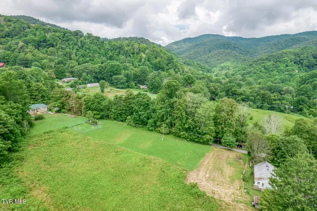 $325,000 | 427 Cove Creek Road, Roan Mountain, TN 37687