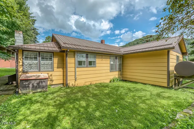 $325,000 | 427 Cove Creek Road, Roan Mountain, TN 37687