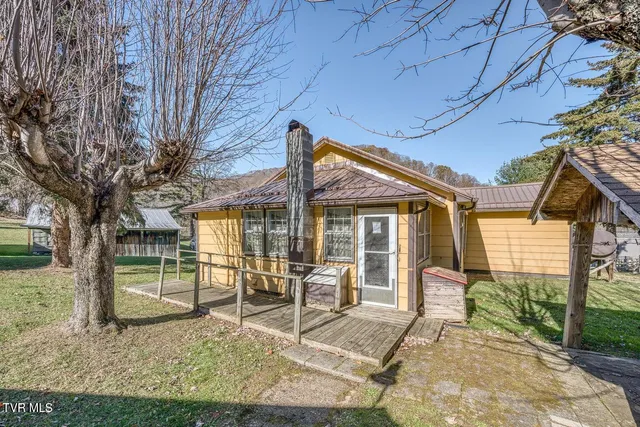 $325,000 | 427 Cove Creek Road, Roan Mountain, TN 37687