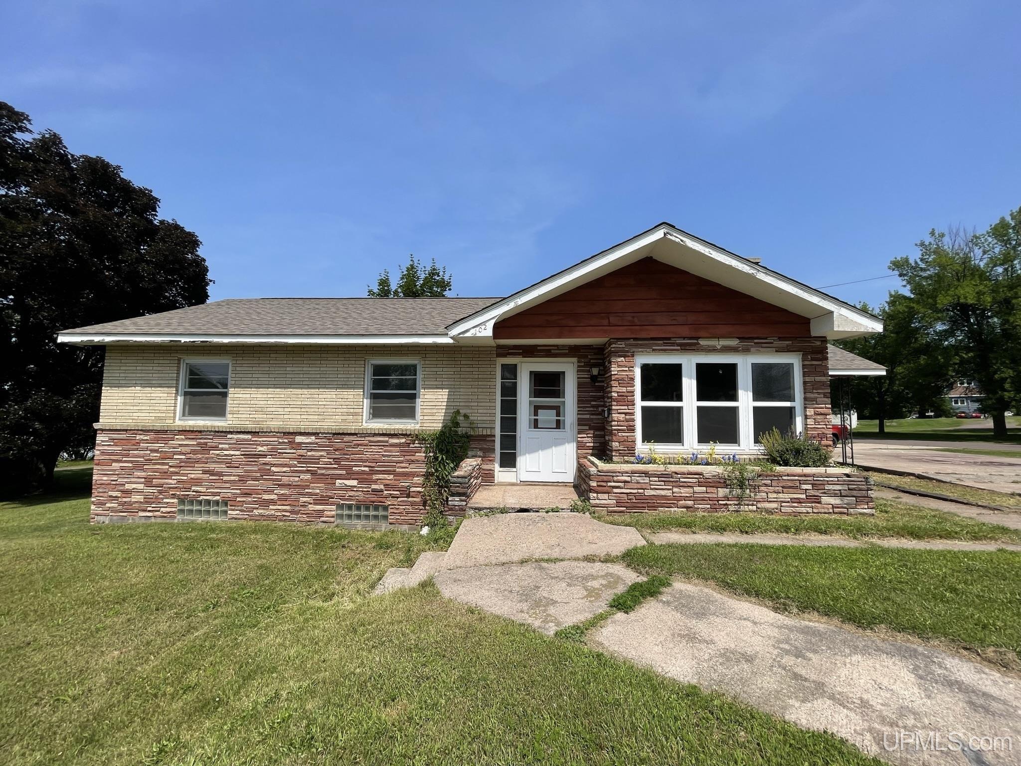 102 West Fall Street L'Anse, MI 49946 - Photo 38 of 43