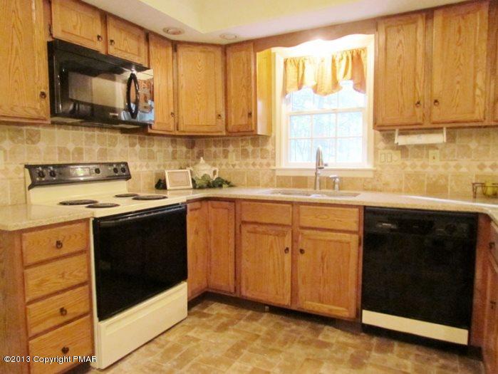 565 Lake Road Canadensis, PA 18325 - Photo 15 of 36 Kitchen work area