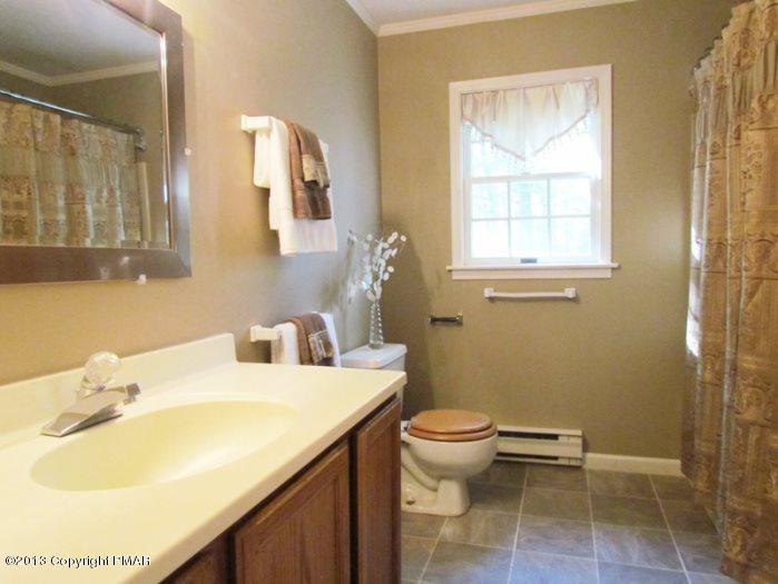 565 Lake Road Canadensis, PA 18325 - Photo 27 of 36 Master bath