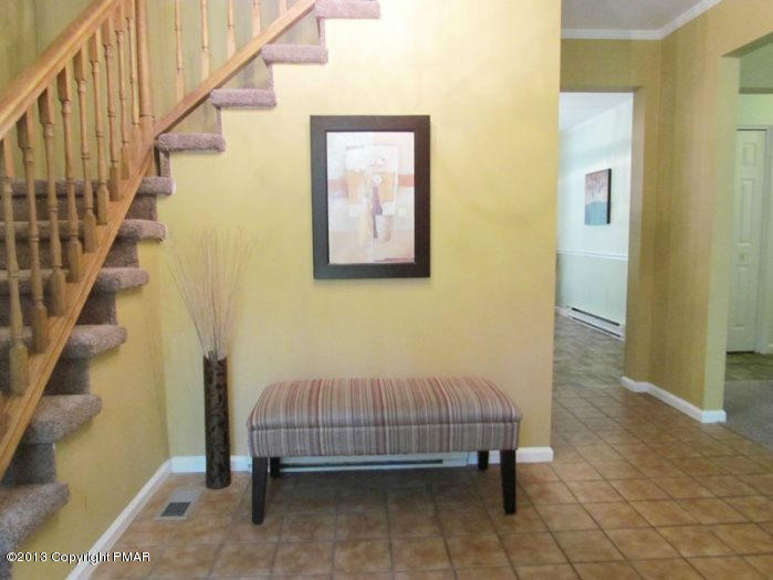 565 Lake Road Canadensis, PA 18325 - Photo 10 of 36 Foyer