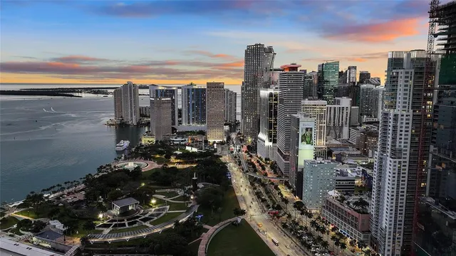 $840,000 | 11 Northeast 6th Street, Unit 907, Miami, FL 33132