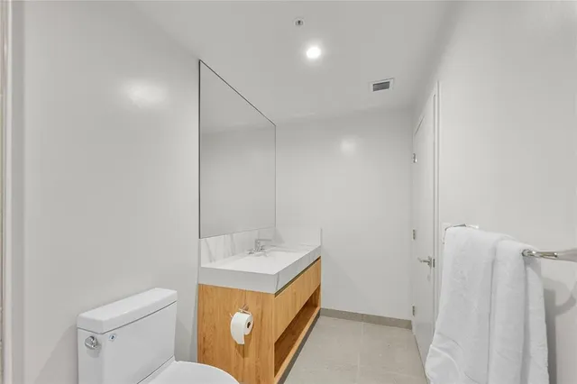 $840,000 | 11 Northeast 6th Street, Unit 907, Miami, FL 33132