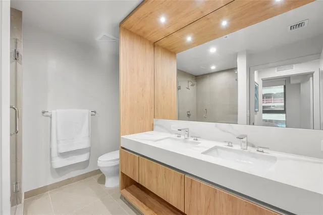 $840,000 | 11 Northeast 6th Street, Unit 907, Miami, FL 33132